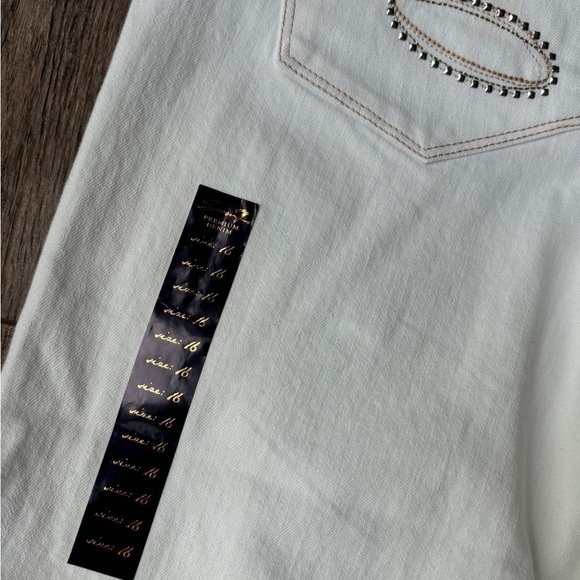 NEW Seven7 Premium Denim Cropped Jeans White Women's Size 16 - Picture 6 of 14